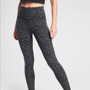 Leopard print Athleta leggings!